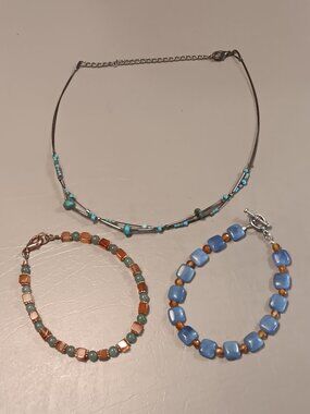 Lot of 3 pieces - stone bead bracelets & dainty silver tone collar necklace